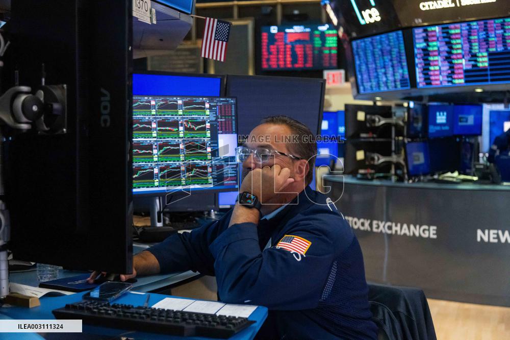 Stocks Sink With Dollar - NYC