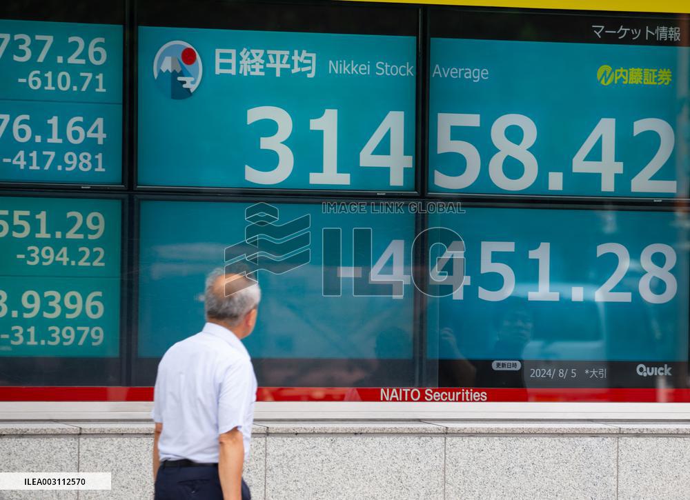 Xinhua Headlines: Concerns grow as "Black Monday" hits global stock markets