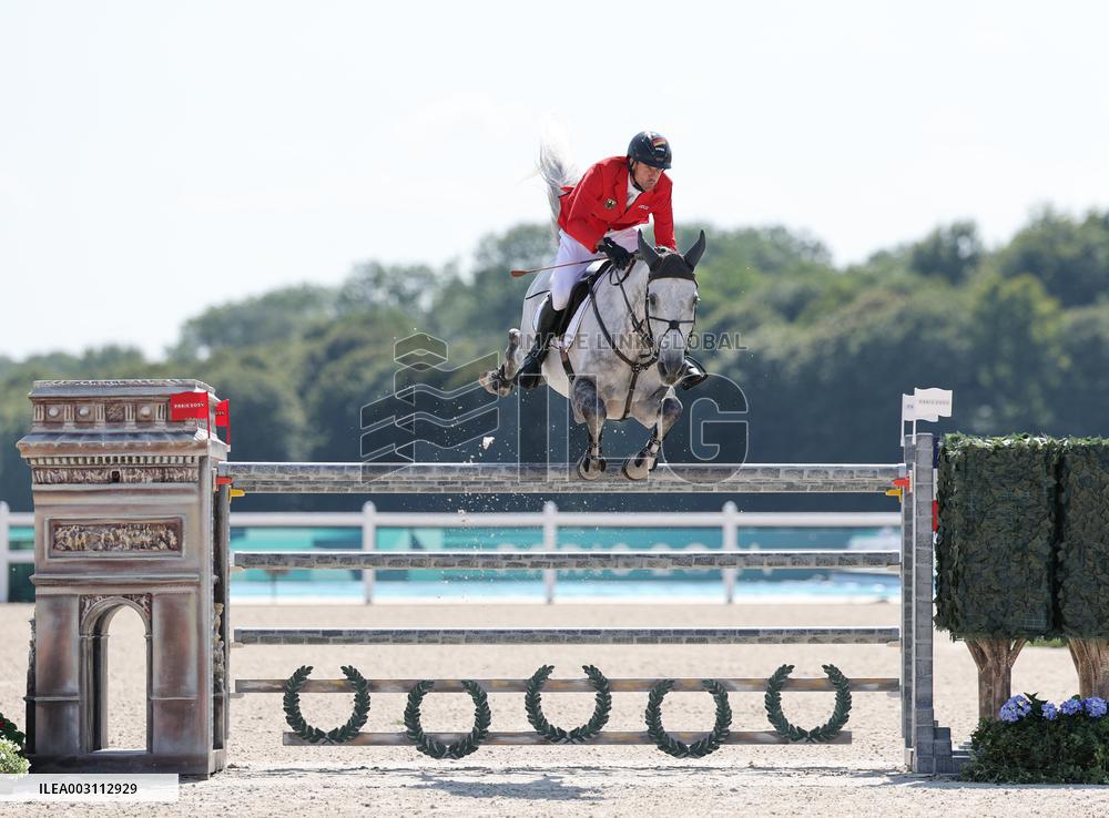 (PARIS2024)FRANCE-VERSAILLES-OLY-EQUESTRIAN
