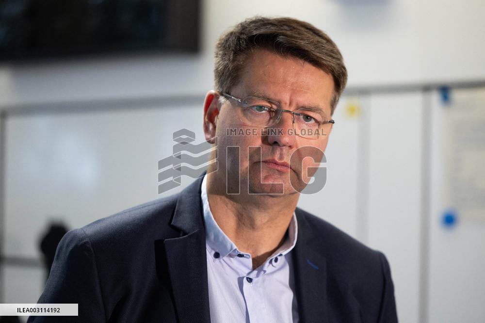 Minister of transport visits the RATP Control Station - Paris