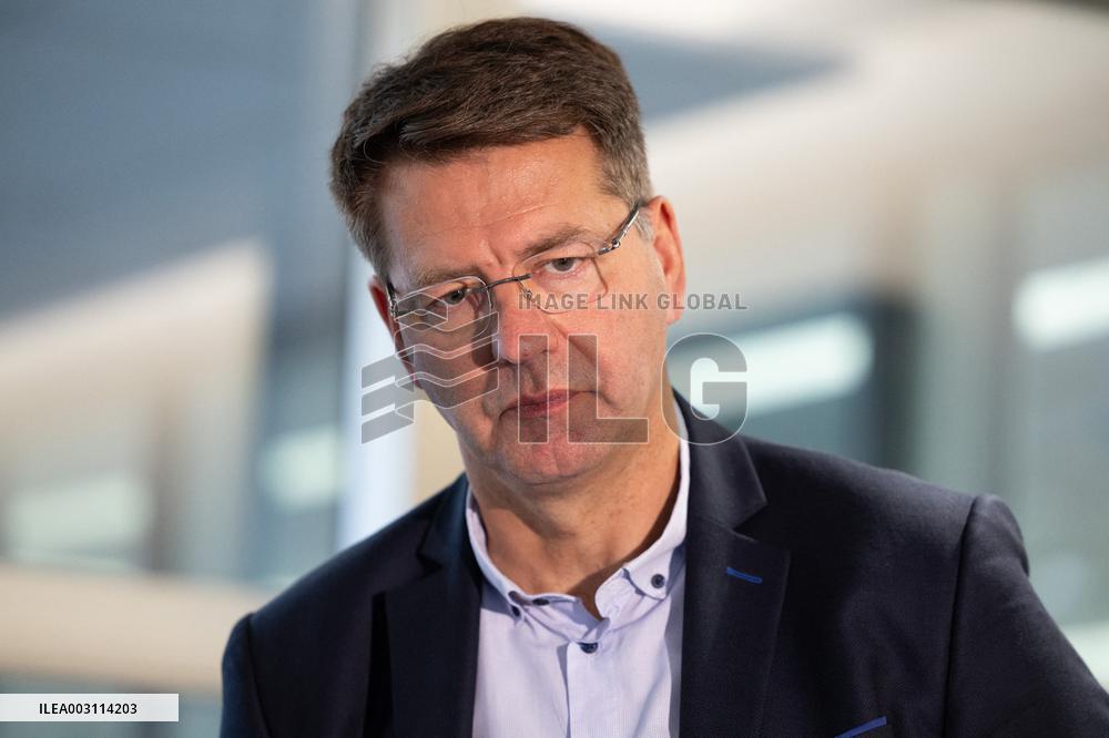 Minister of transport visits the RATP Control Station - Paris