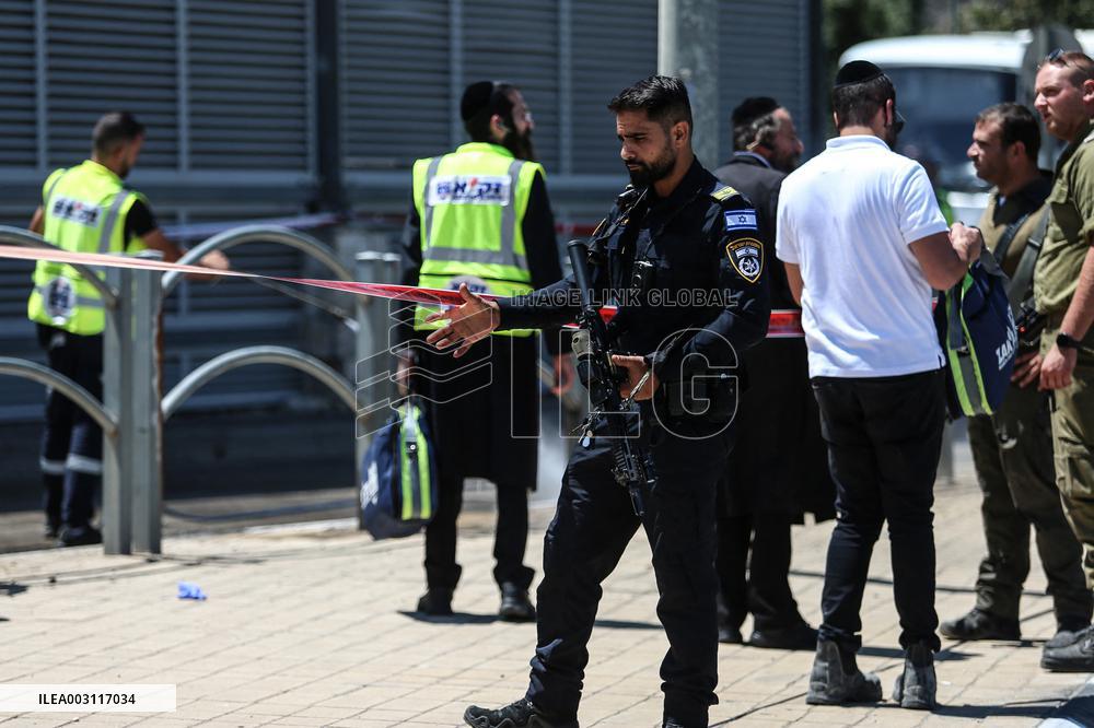 Israeli Woman Injured In Stabbing Attack At Checkpoint - Jerusalem