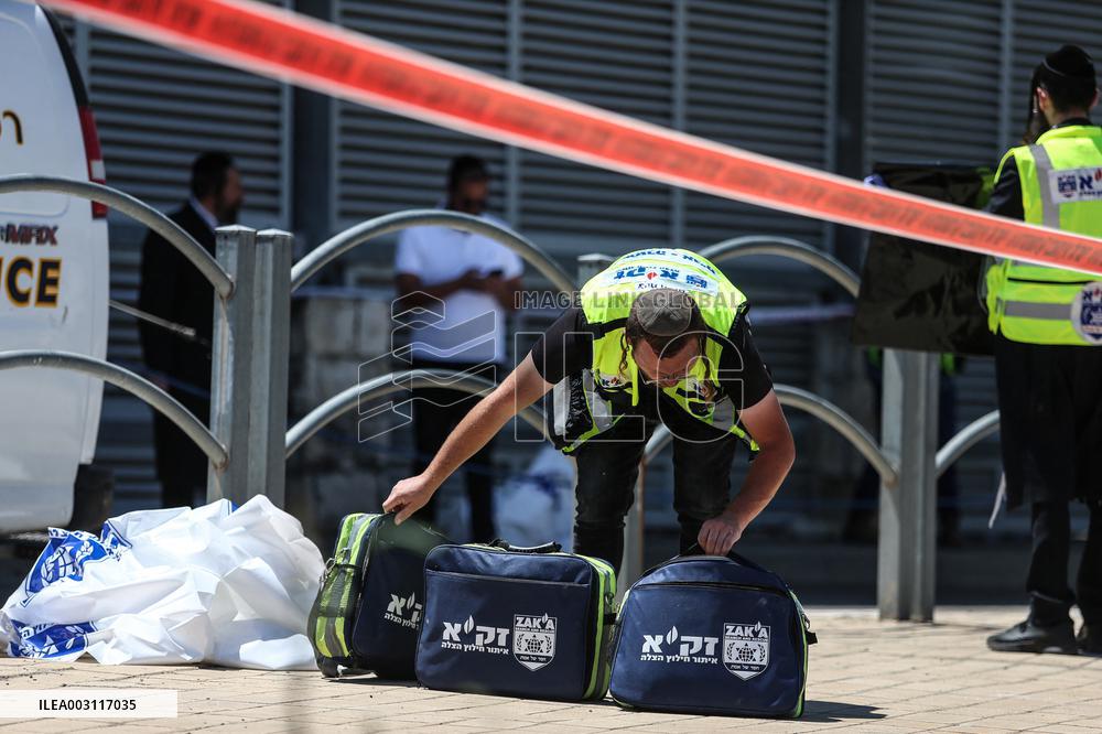 Israeli Woman Injured In Stabbing Attack At Checkpoint - Jerusalem