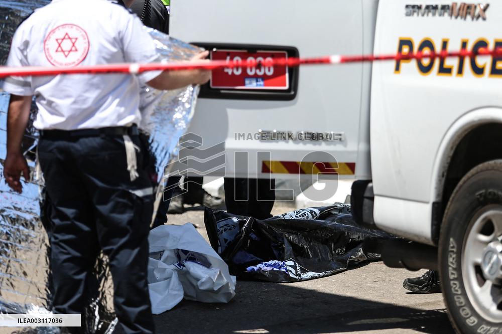 Israeli Woman Injured In Stabbing Attack At Checkpoint - Jerusalem
