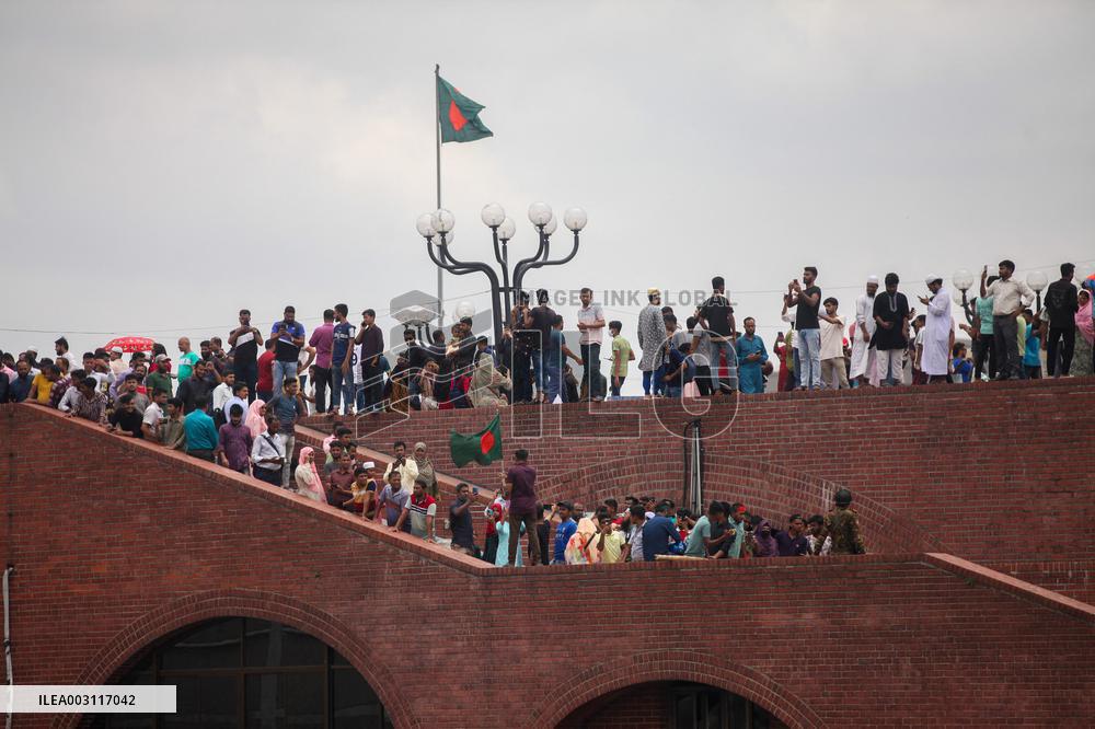 Dhaka A Day Ffter PM Fleeing - Bangladesh