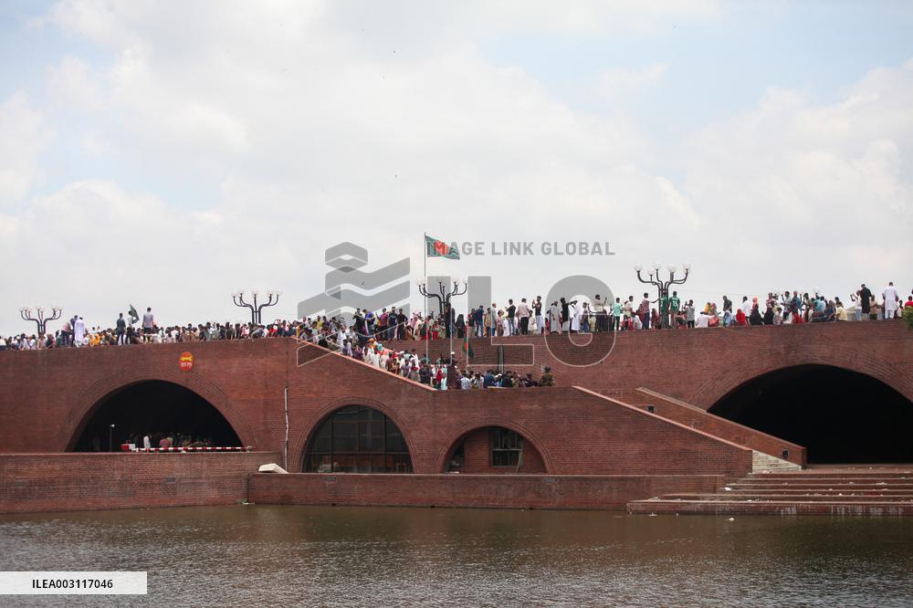 Dhaka A Day Ffter PM Fleeing - Bangladesh