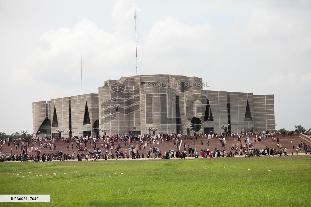 Dhaka A Day Ffter PM Fleeing - Bangladesh