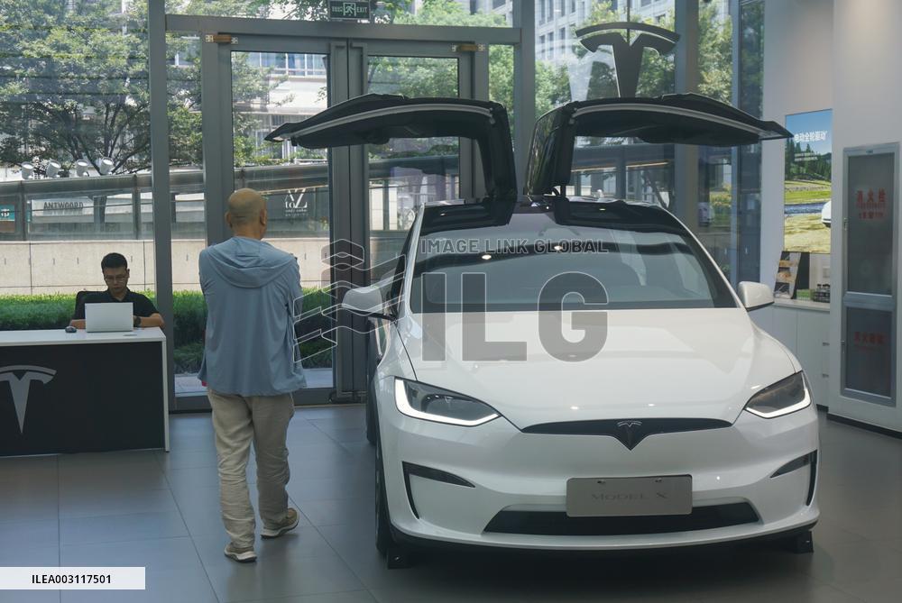 Tesla Recalls Electric Cars