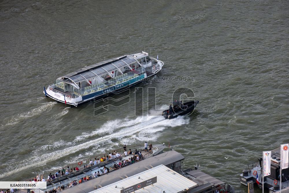 Paris 2024 - Police Patrol The River Seine