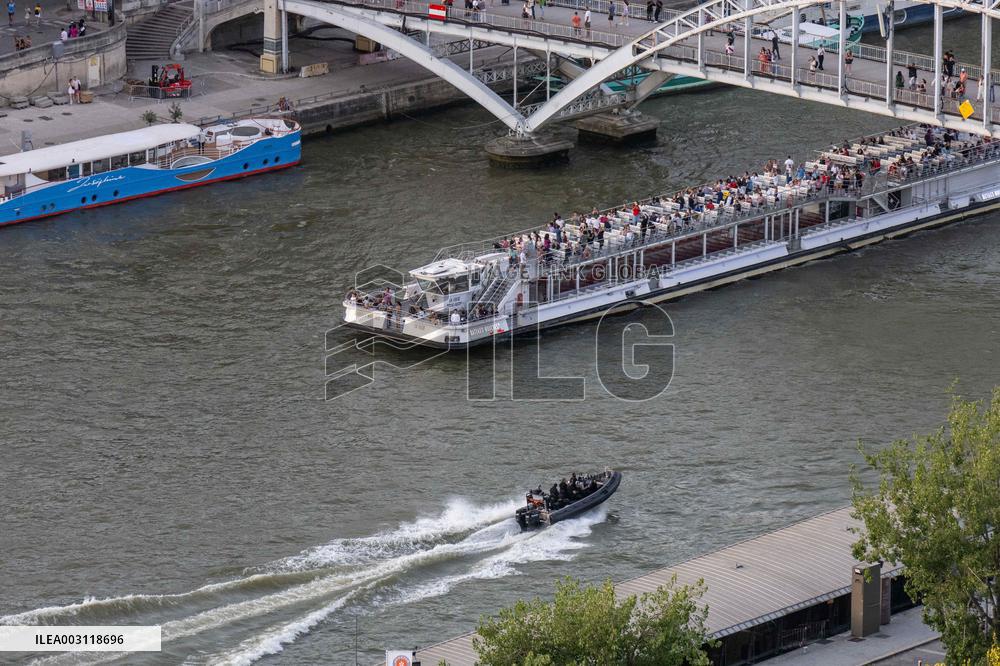 Paris 2024 - Police Patrol The River Seine