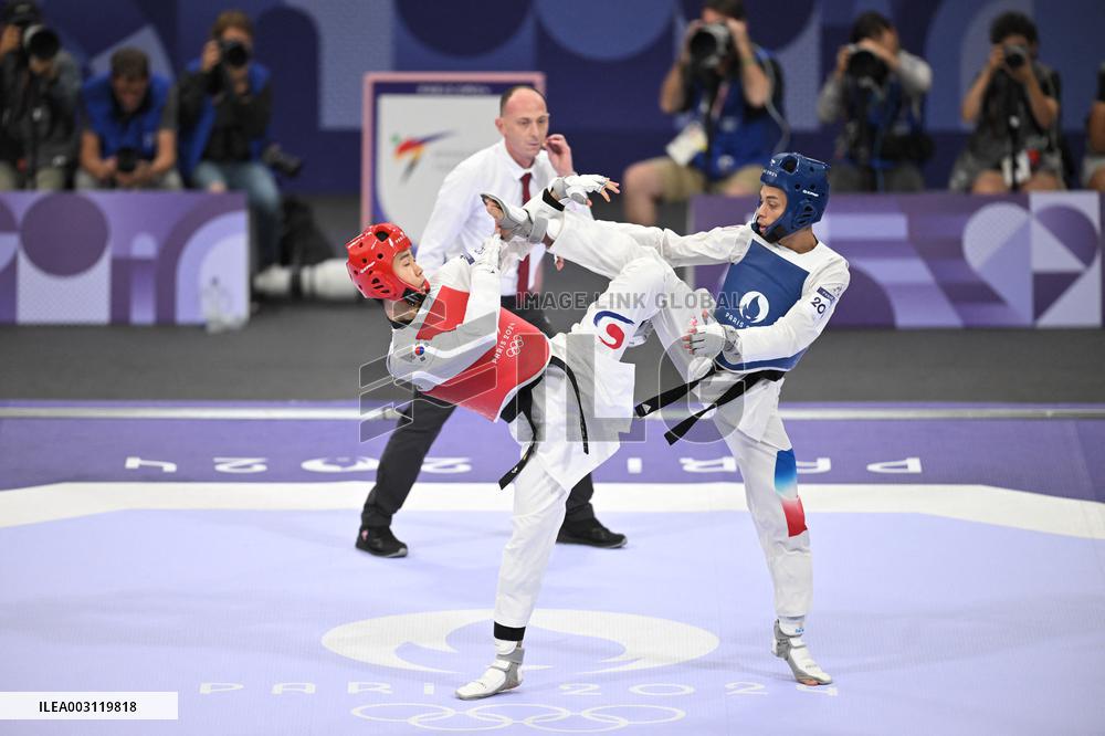 Paris 2024 - Taekwondo - Cyrian Ravet Competing