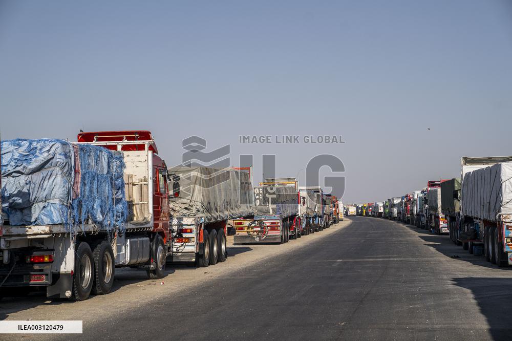 EGYPT-RAFAH CROSSING-HUMANITARIAN AID TRUCKS