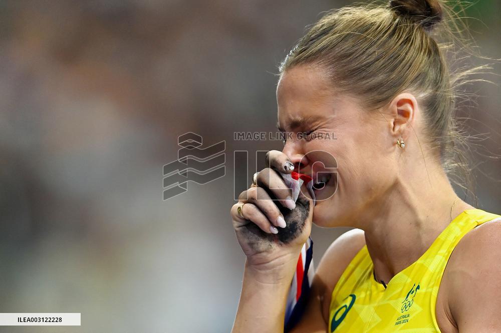 Paris 2024 - Pole Vault - Nina Kennedy Wins Gold
