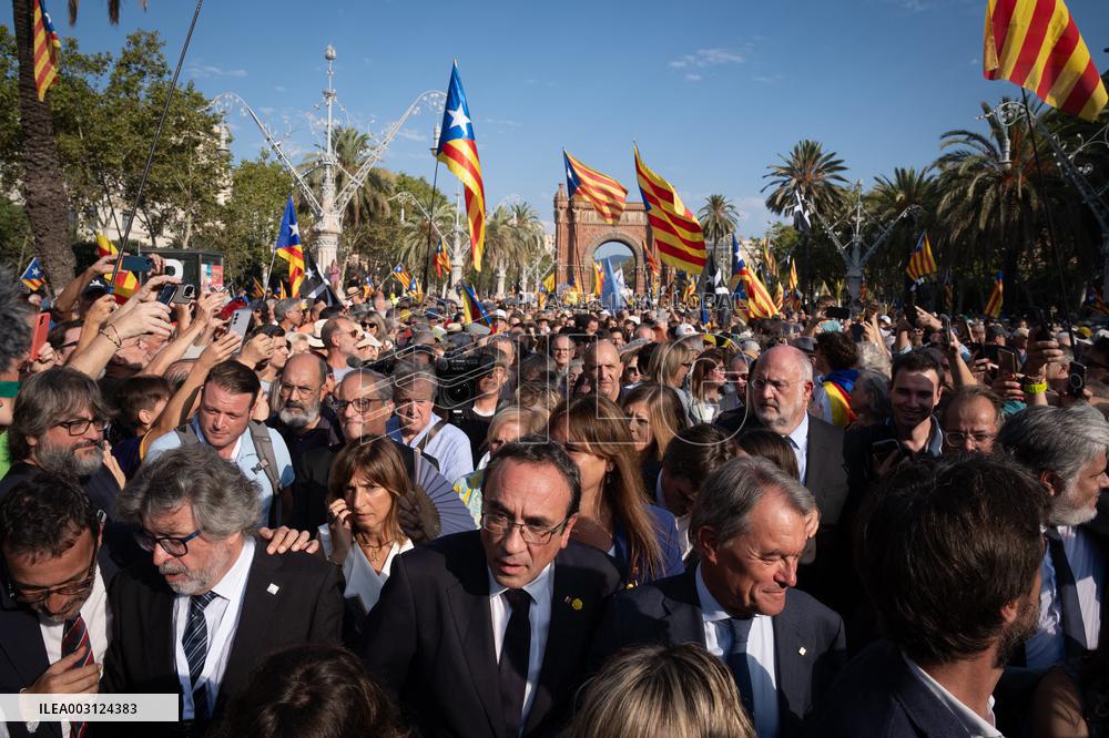 Catalan Separatist Puigdemont Returns To Barcelona