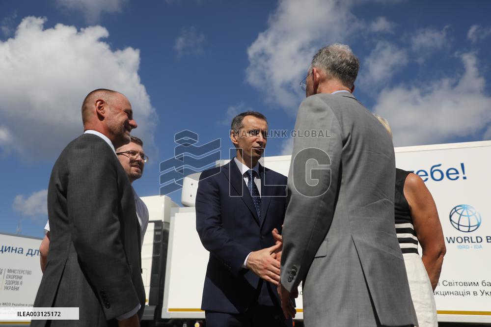 Transfer of 16 refrigerator trucks to transport vaccines in Kyiv