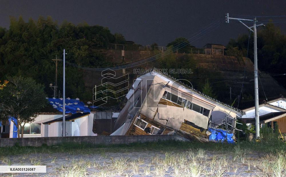 Strong quake hits southwestern Japan