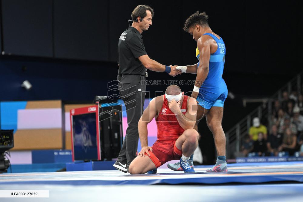 Paris 2024 - Wrestling - Zhan Beleniuk v Arkadiusz Kulynycz