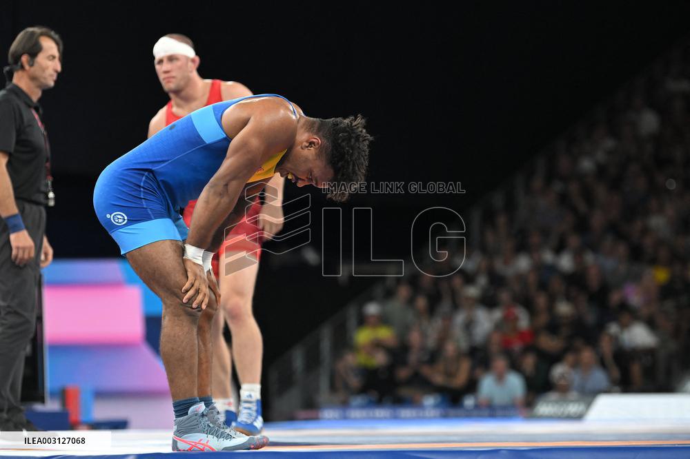 Paris 2024 - Wrestling - Zhan Beleniuk v Arkadiusz Kulynycz