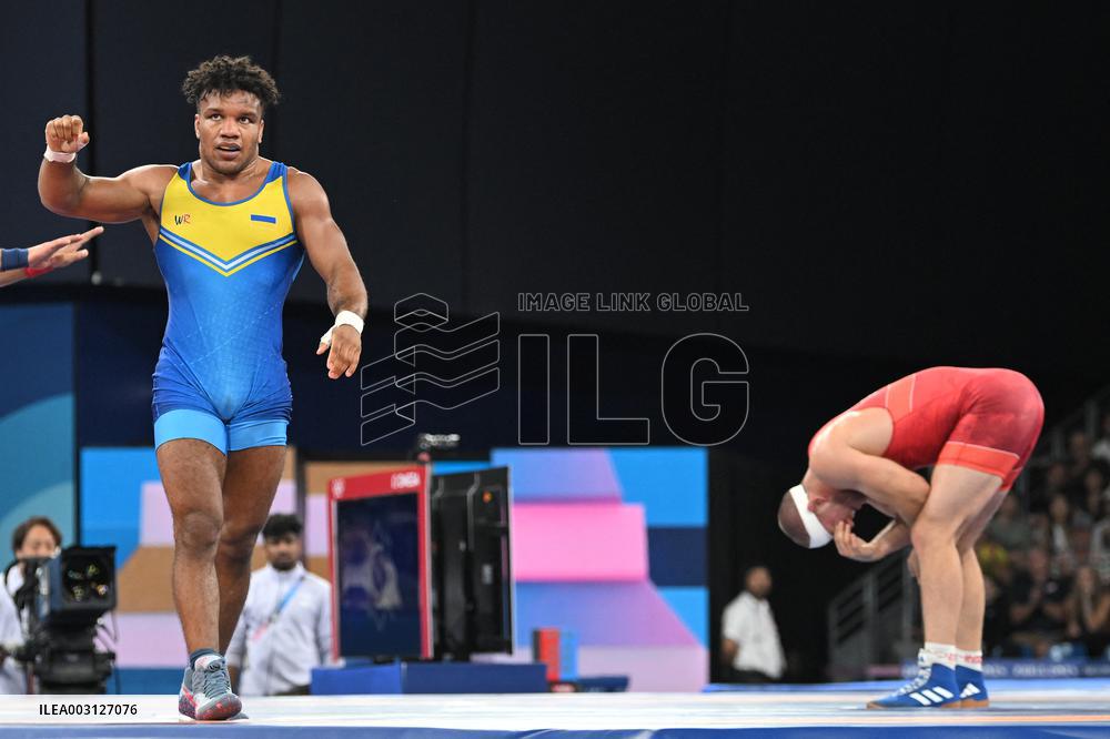 Paris 2024 - Wrestling - Zhan Beleniuk v Arkadiusz Kulynycz