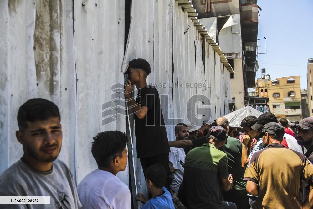MIDEAST-GAZA-JABALIA REFUGEE CAMP-FOOD AID