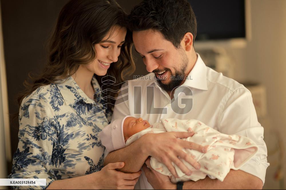 Jordan's Crown Princely Couple And Newborn Princess Iman Leave Hospital - Amman