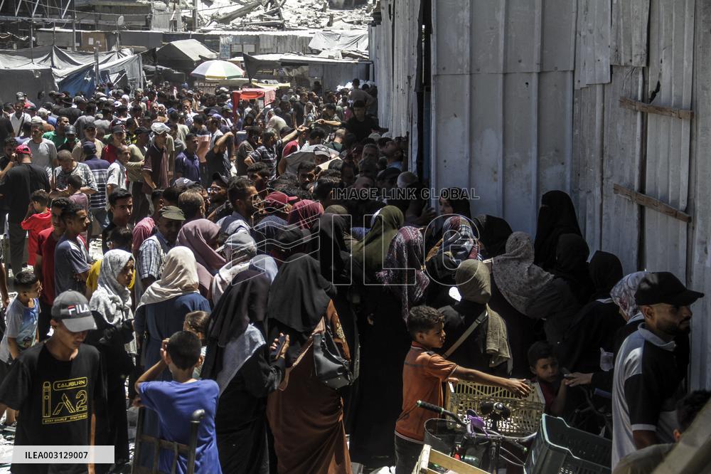 People Receive Food Aid In Jabalia Camp - Gaza