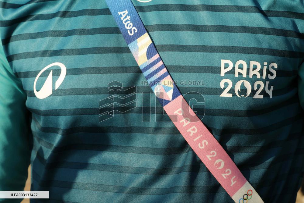 Paris 2024 - Illustrations Volunteers Outfits