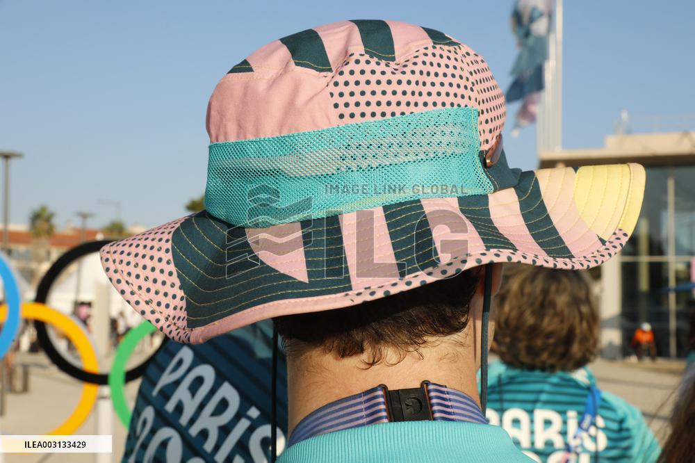 Paris 2024 - Illustrations Volunteers Outfits