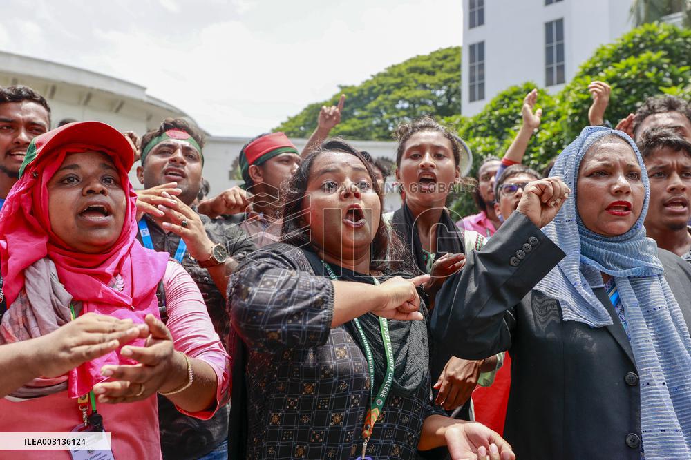 Bangladesh Chief Justice, Central Bank Chief Quit Amid Protests - Dhaka