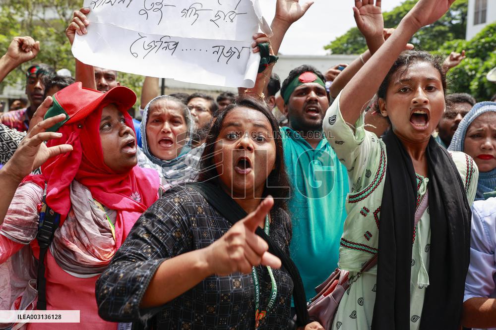 Bangladesh Chief Justice, Central Bank Chief Quit Amid Protests - Dhaka
