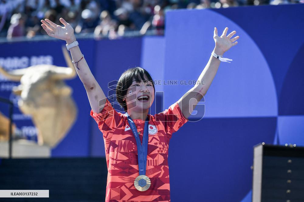 Paris 2024 - Fans salute medalists at the Parc des Champions in Paris FA