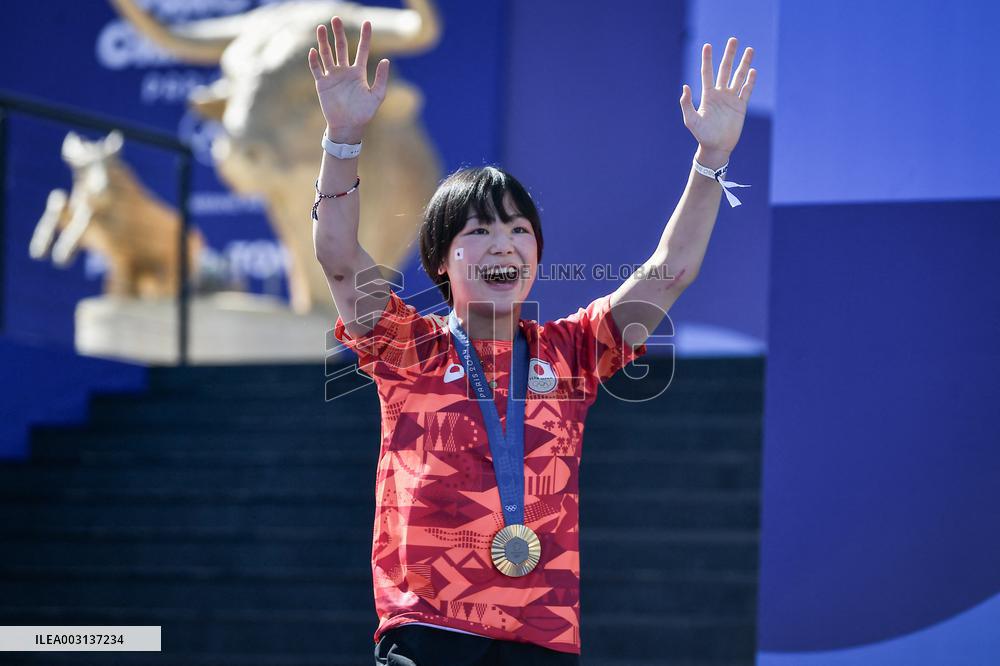 Paris 2024 - Fans salute medalists at the Parc des Champions in Paris FA