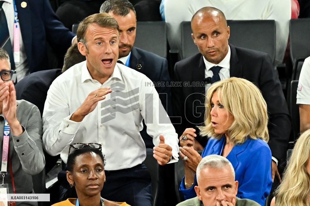 Paris 2024 - Emmanuel Macron And Brigitte At Women's Basketball Final