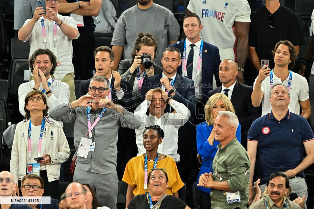 Paris 2024 - Emmanuel Macron And Brigitte At Women's Basketball Final