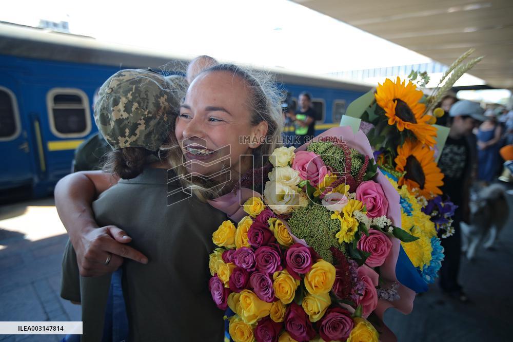 Ukrainian fencer Yuliia Bakastova brings home gold medal of Paris 2024 Olympics