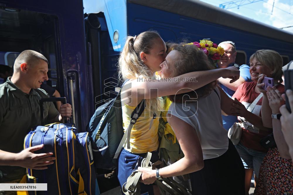 Ukrainian fencer Yuliia Bakastova brings home gold medal of Paris 2024 Olympics