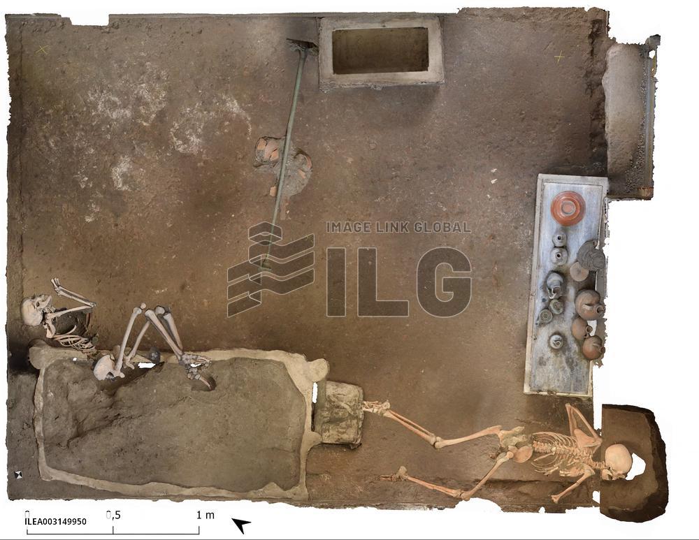 Pompeii Archaeologists Find Bodies Of Man And Woman And Their Treasure