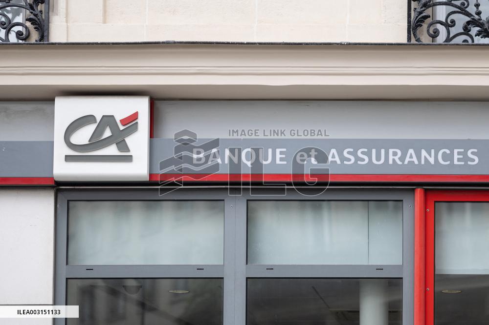 Illustrations of Bank Offices - Paris