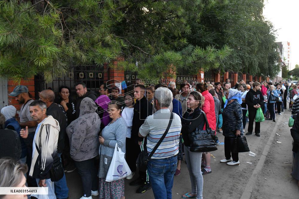 Civilians Get Relief SuppliesFollowing Ukraine’s Incursion - Kursk