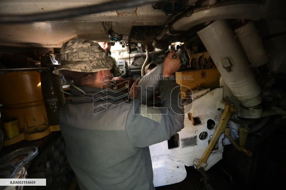 Gunners of Ukraines 30th Mechanized Brigade