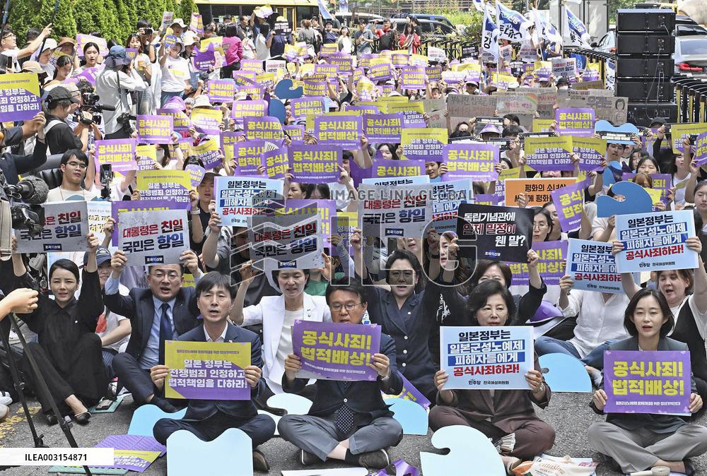 Protest over "comfort women" issue in Seoul
