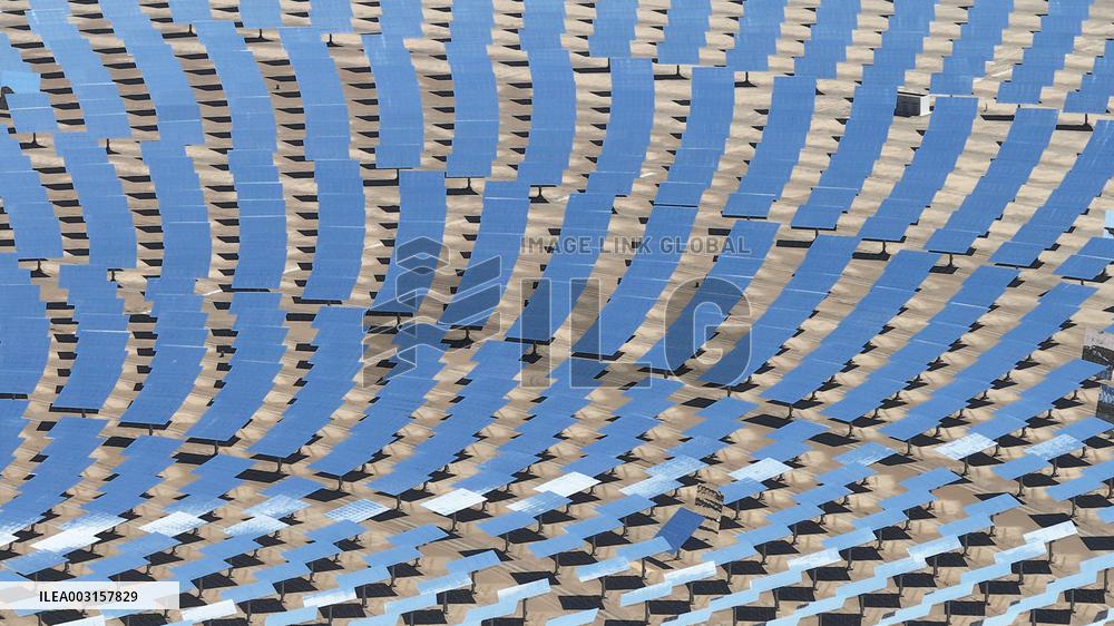 Dunhuang 100 MW Molten Salt Tower Solar Thermal Power Station