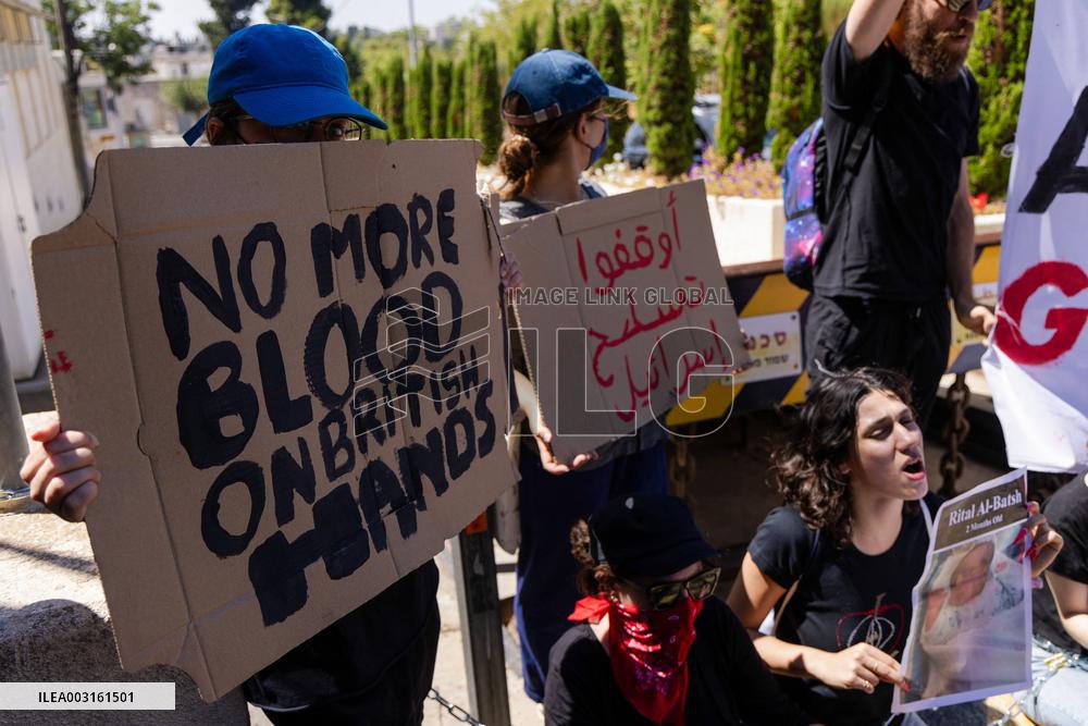 Israeli Activists Protest British Consulate - Jerusalem
