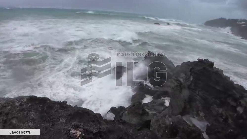 Bermuda: Rough Seas Hit Coastline As Hurricane Ernesto Barrels Toward Islands 8