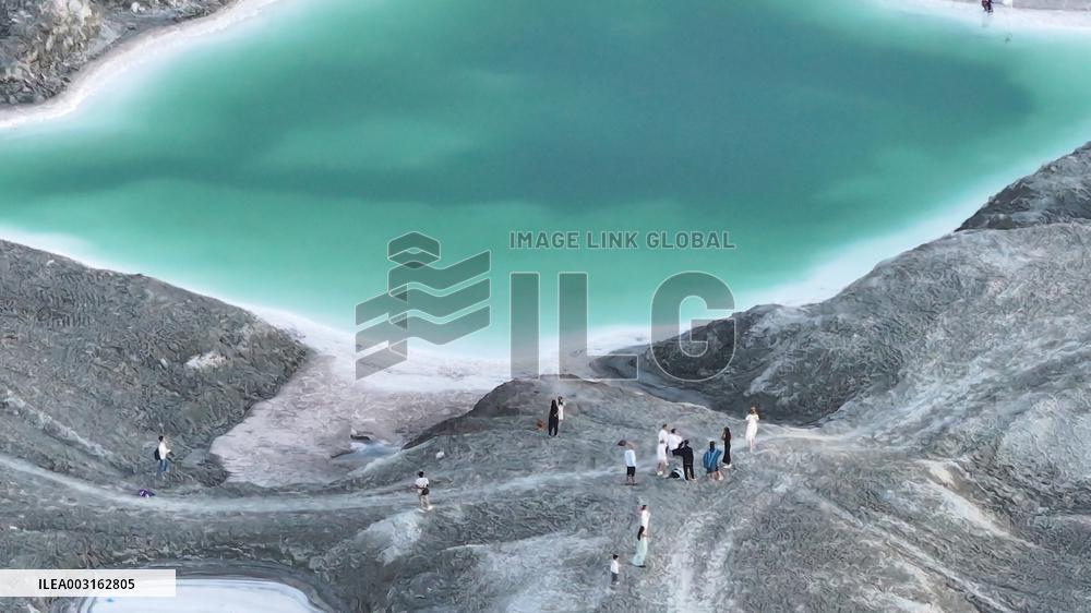 Dasaidan Emerald Lake Tour in Haixi