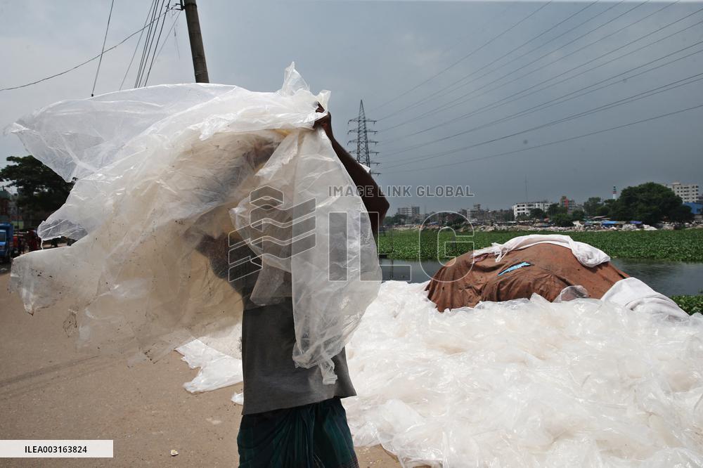 Workers collects polythene in Dhaka