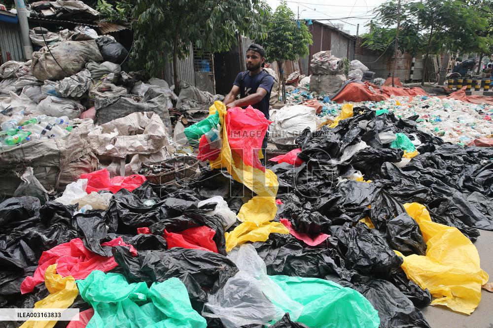 Workers collects polythene in Dhaka