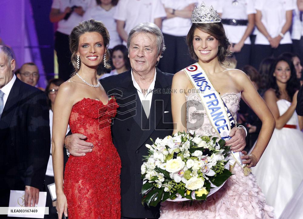 Miss Bretagne, Laury Thilleman, est elue Miss France 2011 - Caen