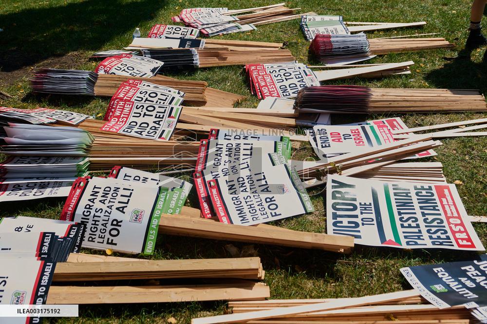 Thousands Protest Near Democratic Convention - Chicago