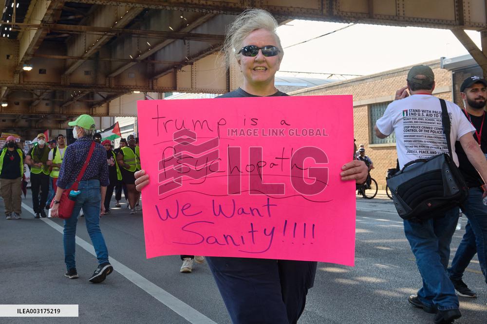 Thousands Protest Near Democratic Convention - Chicago